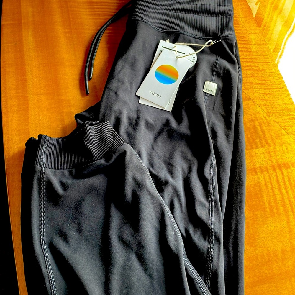 Vuitton Daily Jogger size Medium Black